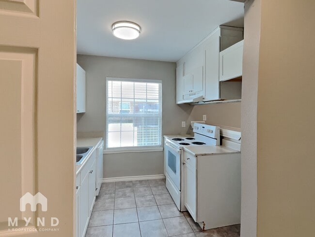 1601 Cardinal Dr in Ennis, TX - Building Photo - Building Photo