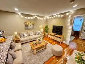 318 Saint Paul St, Unit 3 in Brookline, MA - Building Photo - Building Photo