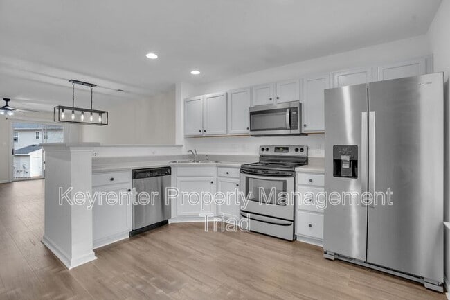 16 Raelans Cir in Greensboro, NC - Building Photo - Building Photo