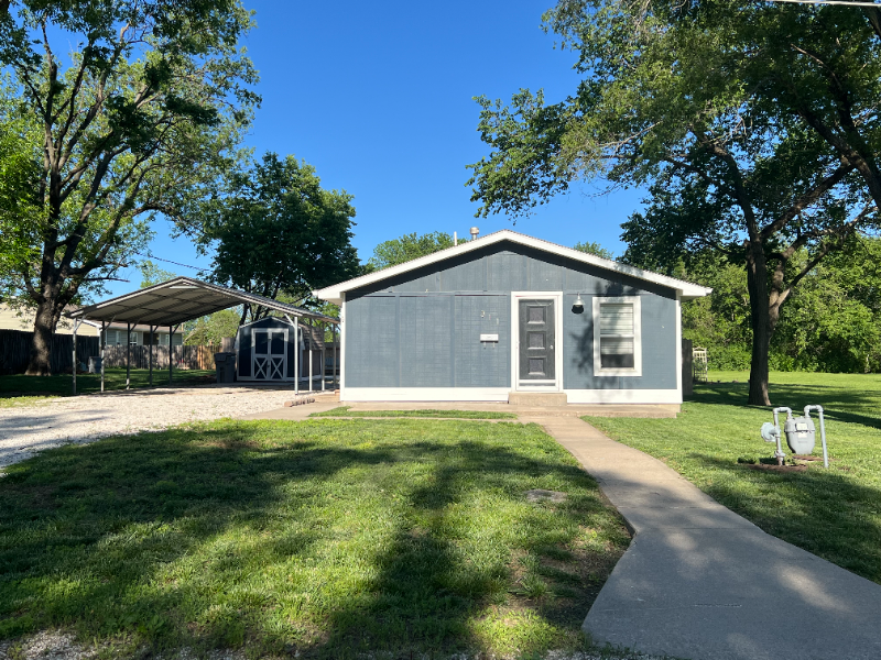 311 S 13th St in Humboldt, KS - Building Photo