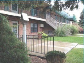 Waters Edge Apartments in Linden, MI - Building Photo