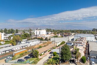 6134 Hazelhurst Pl in North Hollywood, CA - Building Photo - Building Photo