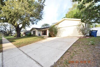 2562 Redwood Way in Clearwater, FL - Building Photo - Building Photo