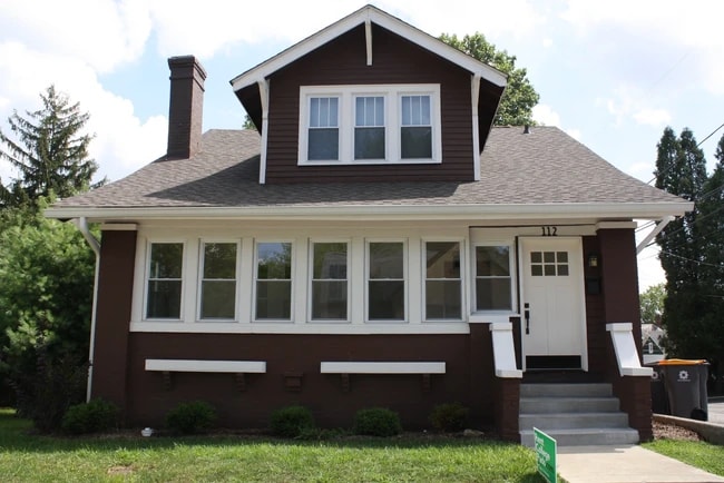 112 E Cottage Grove Ave