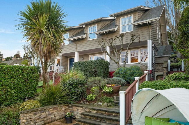 property at 903 Lakeside Ave S