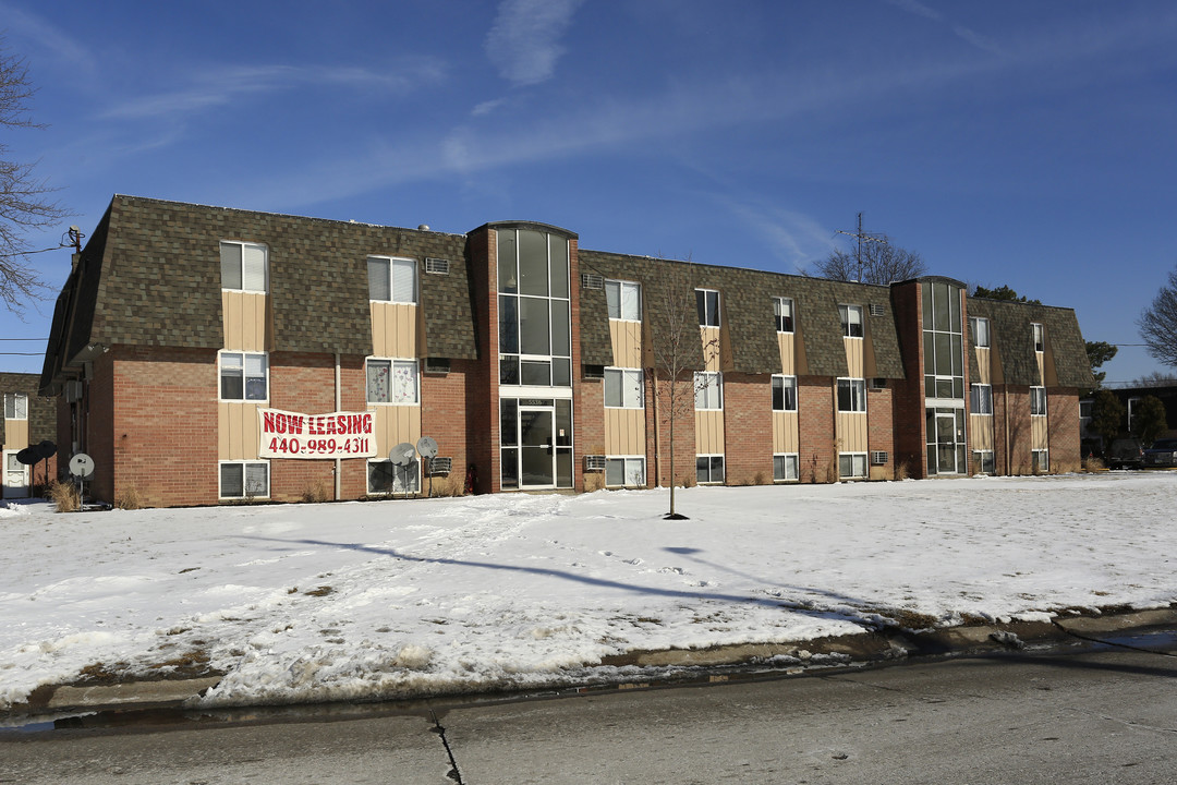 Beavercrest Gardens in Lorain, OH - Building Photo