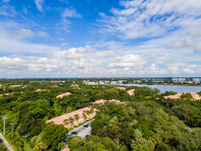 Sailboat Pointe Condos in Oakland Park, FL - Building Photo - Building Photo