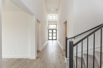 10902 Overlook Pt Dr in Missouri City, TX - Building Photo - Building Photo