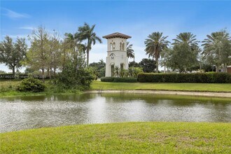 4023 Cascada Cir in Hollywood, FL - Building Photo - Building Photo