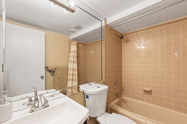 11108 Valley Forge Cir in King of Prussia, PA - Building Photo - Building Photo