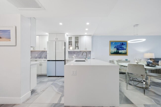 12 Royal Palm Way in Boca Raton, FL - Building Photo - Building Photo