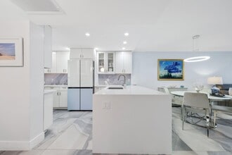 12 Royal Palm Way in Boca Raton, FL - Building Photo - Building Photo