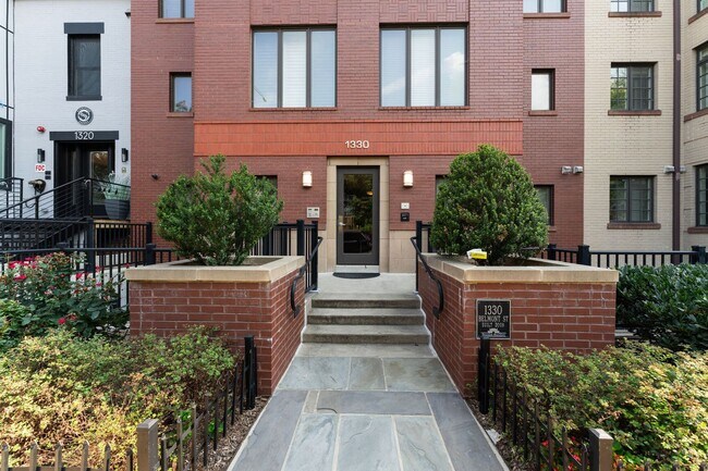 1330 Belmont St NW in Washington, DC - Building Photo - Building Photo