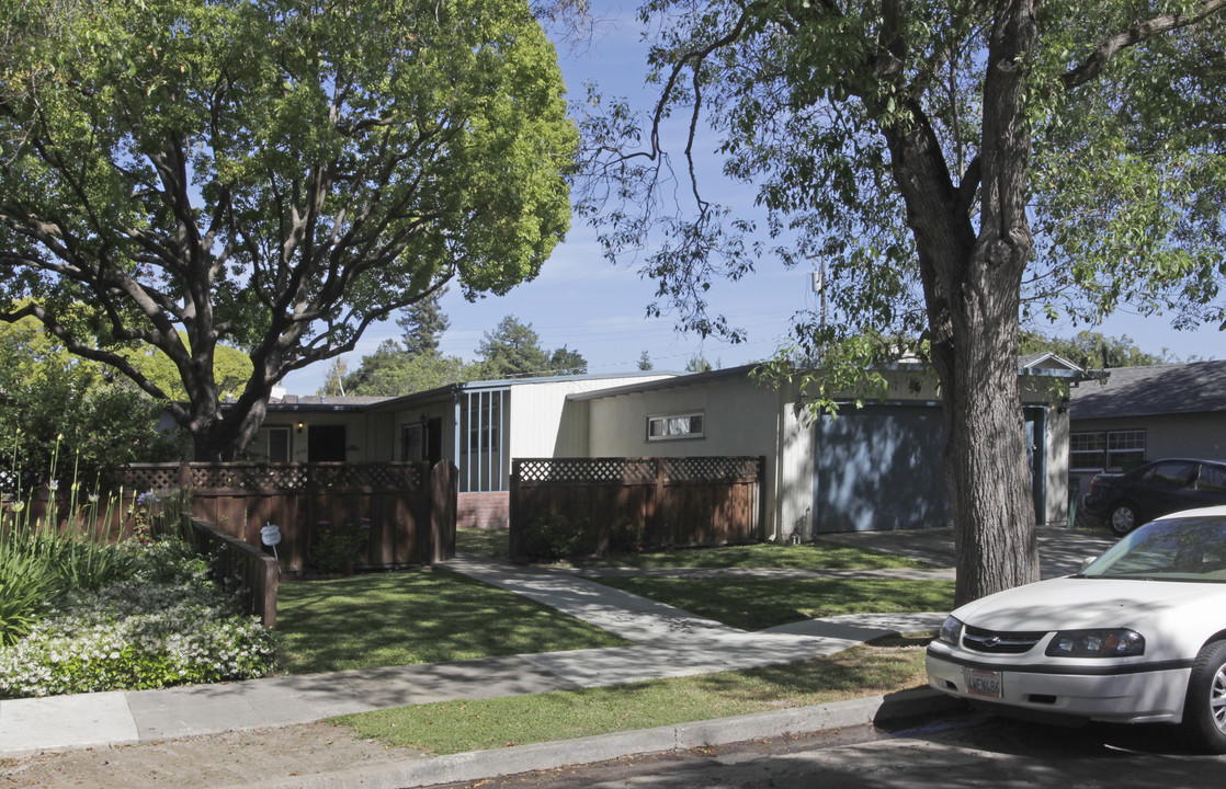 1848 Woodside Rd in Redwood City, CA - Building Photo