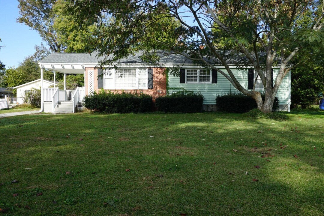 407 Seminole Trail in Jacksonville, NC - Building Photo