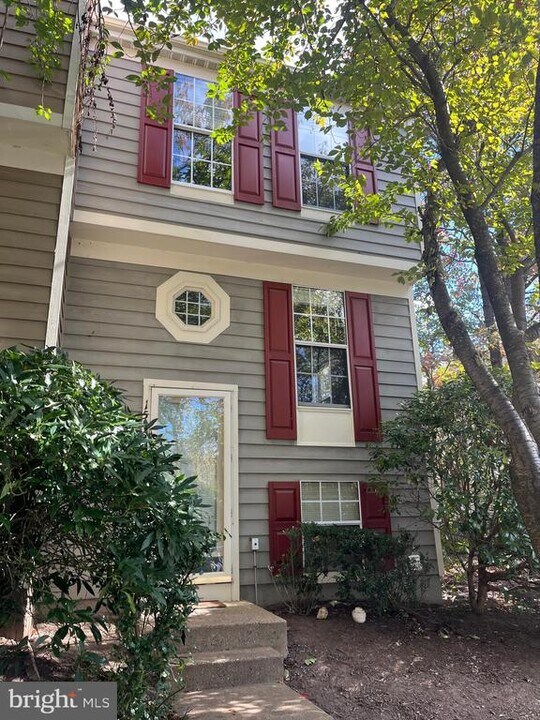 1545 Woodcrest Dr in Reston, VA - Building Photo