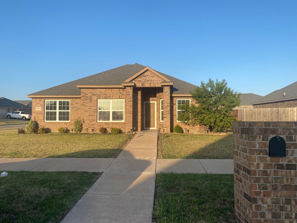 3825 Plantation Dr in Enid, OK - Building Photo