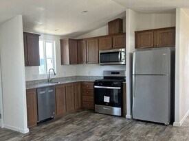 1470 Elizabeth St in Coalinga, CA - Building Photo