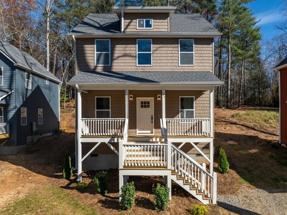 131 Owenby Ln in Black Mountain, NC - Building Photo