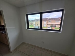 15439 SW 80th St in Miami, FL - Foto de edificio - Building Photo