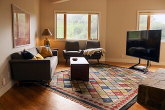 1368 Farnham Rd in Ojai, CA - Building Photo - Building Photo