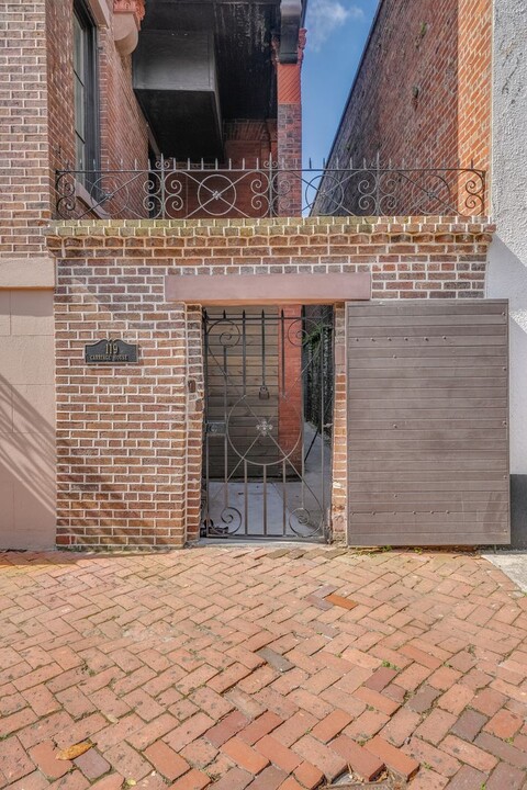 119 E Charlton St in Savannah, GA - Building Photo