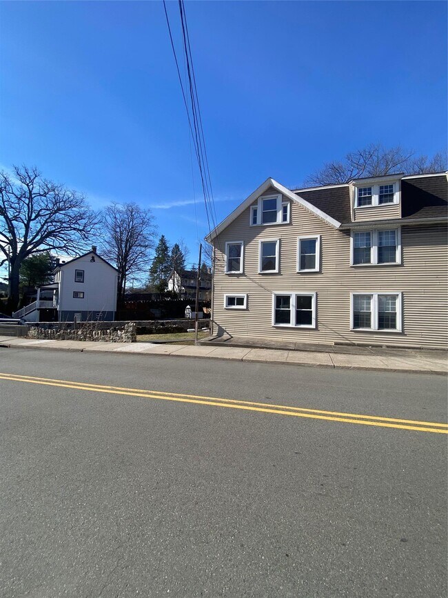 31 Mountain Ave-Unit -1 in Highland Falls, NY - Building Photo - Building Photo