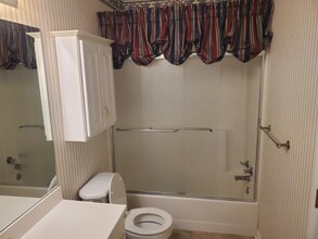 205 Village Walk E in Lumberton, NC - Building Photo - Building Photo