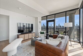 1475 N Kingsbury St in Chicago, IL - Building Photo - Building Photo