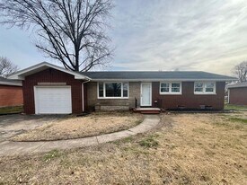 209 Alpine Dr in Godfrey, IL - Building Photo