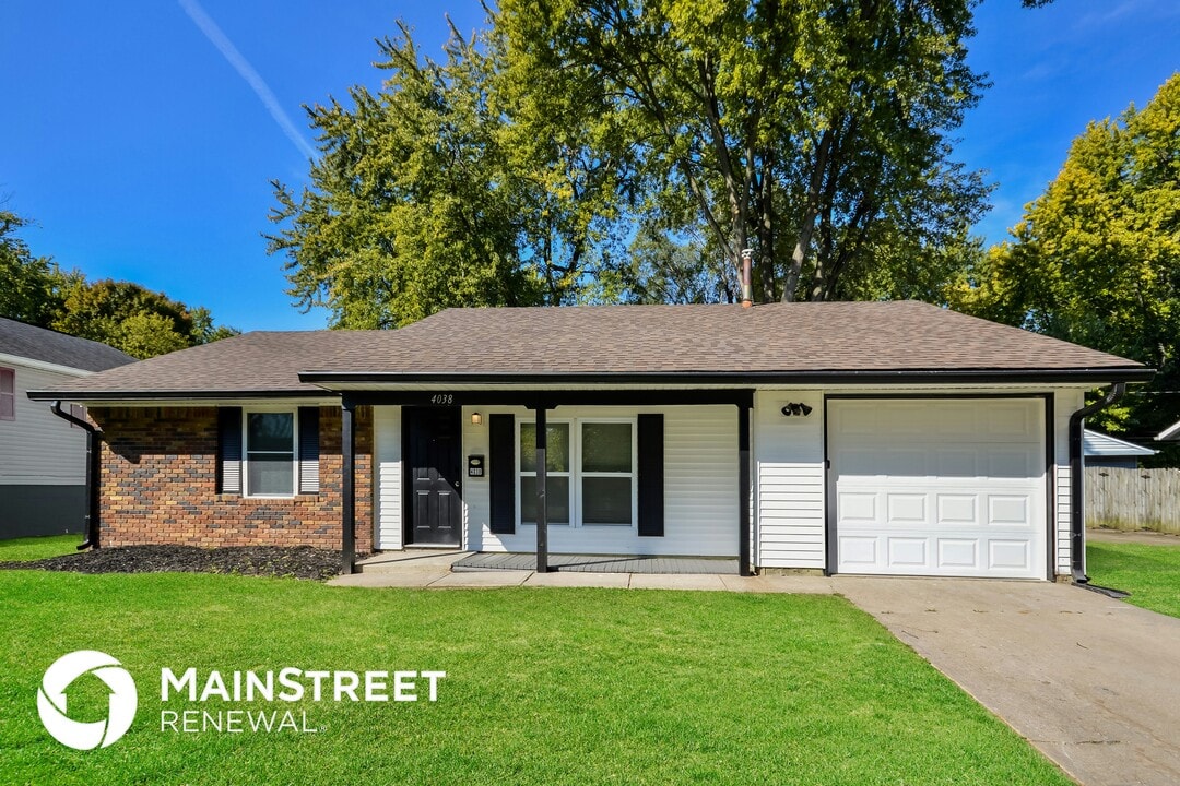 4038 Whitaker Dr in Indianapolis, IN - Foto de edificio