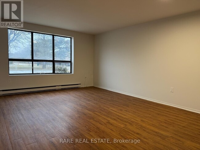 35 Bredin Pkwy in Orangeville, ON - Building Photo - Building Photo