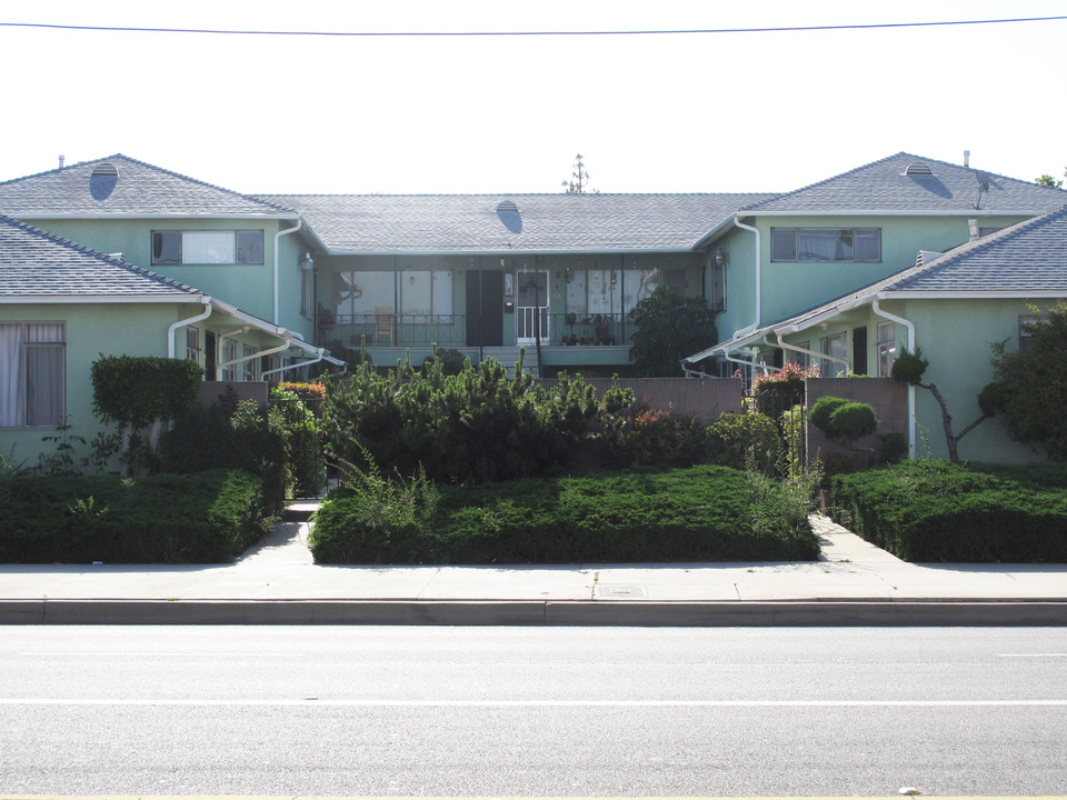 15610 S Normandie Ave in Gardena, CA - Foto de edificio