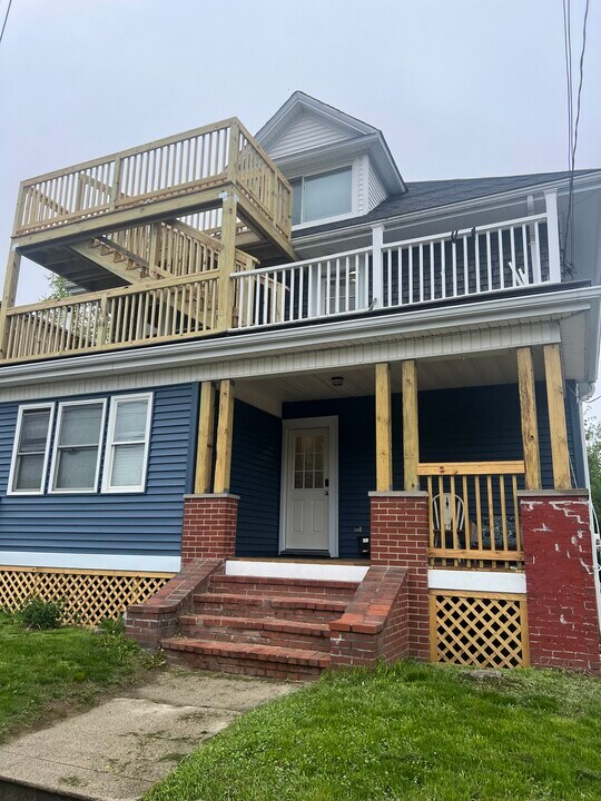 214 Sabattus St in Lewiston, ME - Building Photo