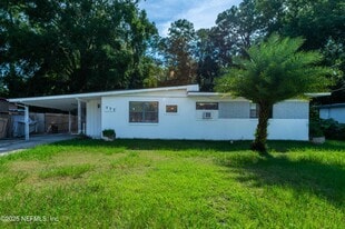 777 La Marche Dr in Jacksonville, FL - Building Photo