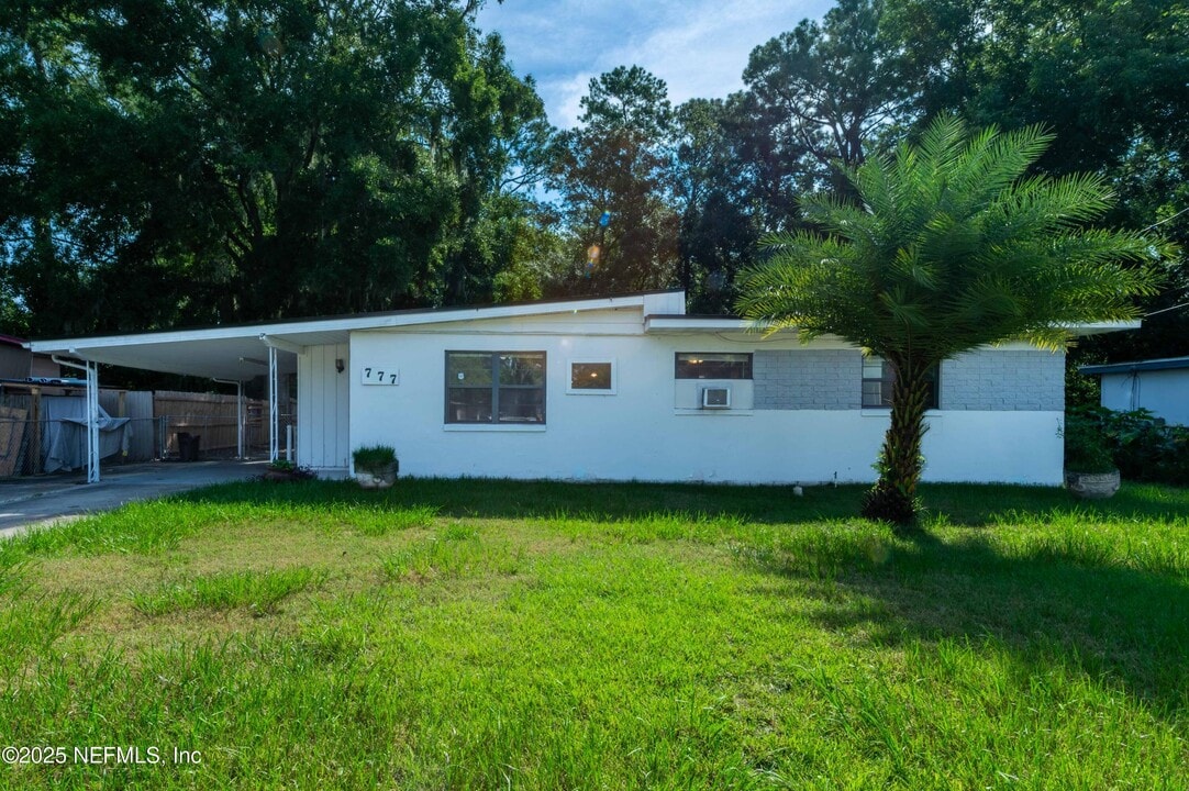 777 La Marche Dr in Jacksonville, FL - Building Photo