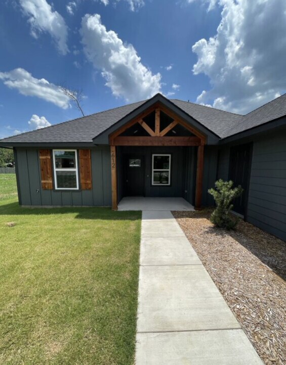 612-622 W Coffin St in Denison, TX - Building Photo
