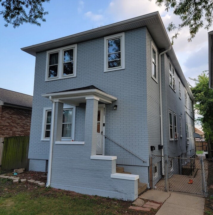 5521 W 63rd Pl, Unit G in Chicago, IL - Building Photo