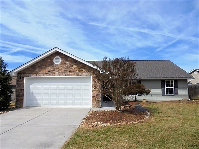 1102 Stone Creek Way in Sevierville, TN - Building Photo