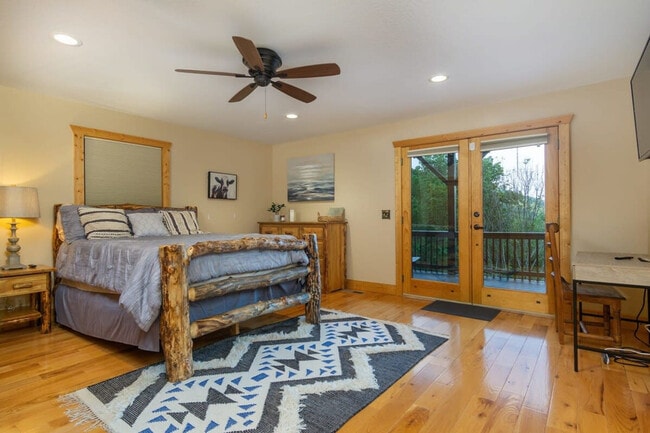 141 Yellow Locust Dr in Waynesville, NC - Building Photo - Building Photo