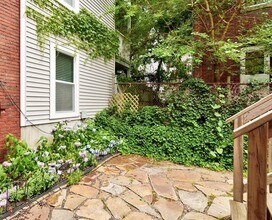 385 Meridian St, Unit #1 in Boston, MA - Building Photo - Building Photo