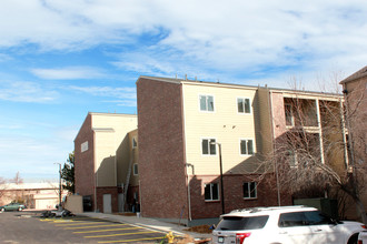 The Summit at Chambers Place in Aurora, CO - Building Photo - Building Photo