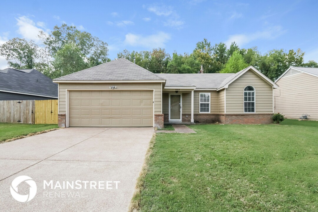 5919 Port Harbor Dr in Millington, TN - Building Photo