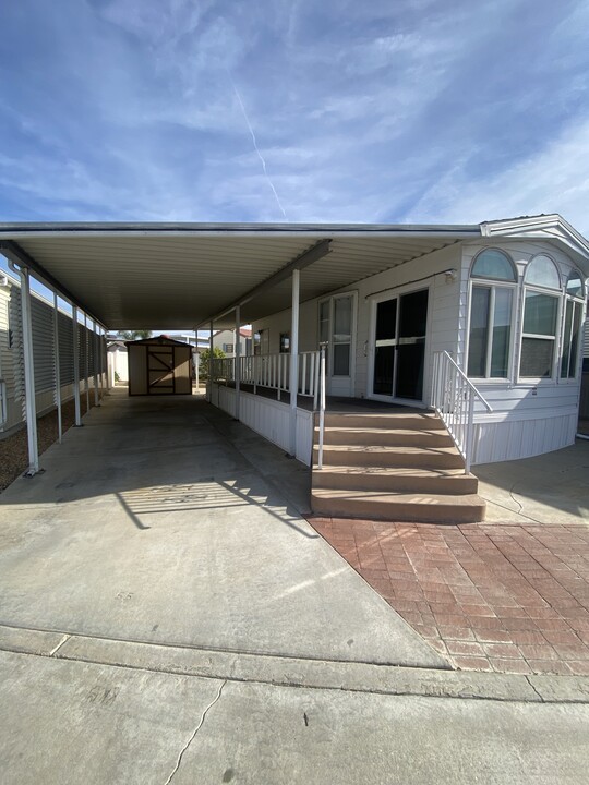 1295 S Cawston Ave in Hemet, CA - Building Photo