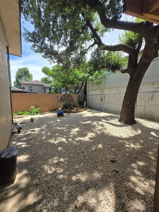 property at 3910 Dallas St