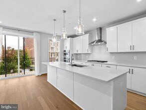 7465 Backett Wood Ter in McLean, VA - Building Photo - Building Photo