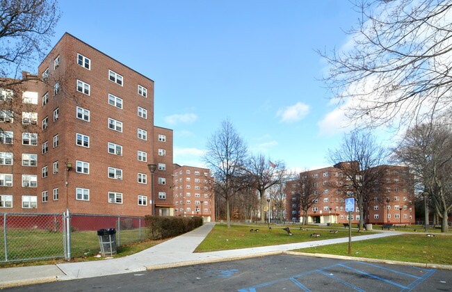 Parkside Place in New Rochelle, NY - Foto de edificio - Building Photo