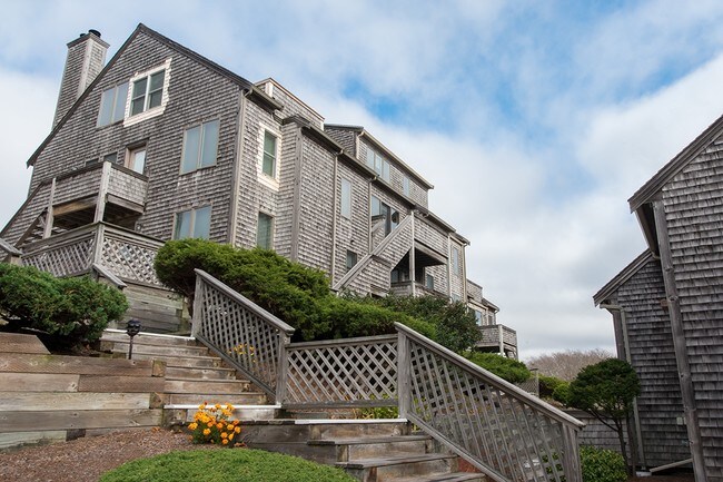 4 Harbor Hill Rd in Provincetown, MA - Foto de edificio - Building Photo