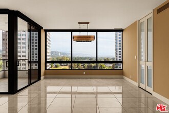 10350 Wilshire Blvd in Los Angeles, CA - Building Photo - Building Photo