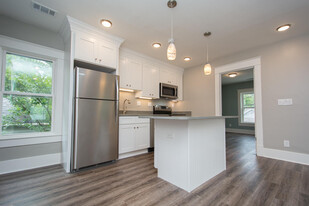 653 Lynn St in Louisville, KY - Building Photo